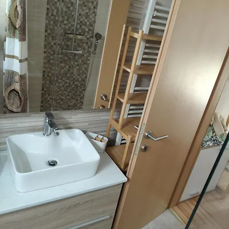 Elly Ljubljana * Senozeti